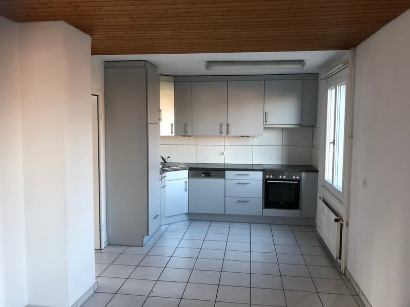 Schöne 2.5 Zimmer Erdgeschoss Wohnung mit Balkon (3)