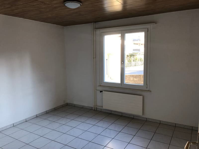 Schöne 2.5 Zimmer Erdgeschoss Wohnung mit Balkon (6)