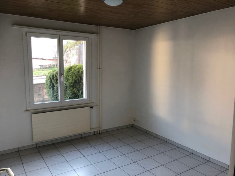 Schöne 2.5 Zimmer Erdgeschoss Wohnung mit Balkon (5)