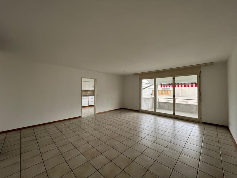 Bello appartamento di 3.5 locali con balcone e cucina nuova (5)