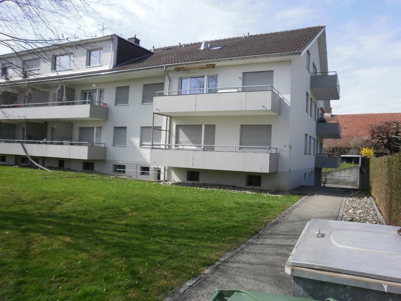 Bright 3.5-room apartment with balcony in quiet Schwadernau (1)