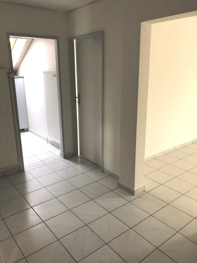 Appartamento luminoso 3.5 locali con balcone in una zona tranquilla di Schwadernau (4)