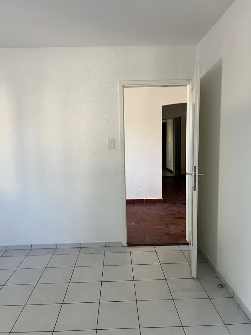 Bright 3.5-room apartment with balcony in Grenchen (12)