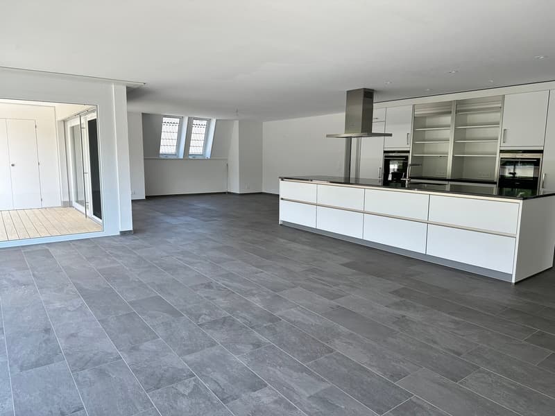 Top moderne 4.5-Zimmer-Dachwohnung ca. 175m2 mit grossem Balkon mit Blick ins Grüne (6)