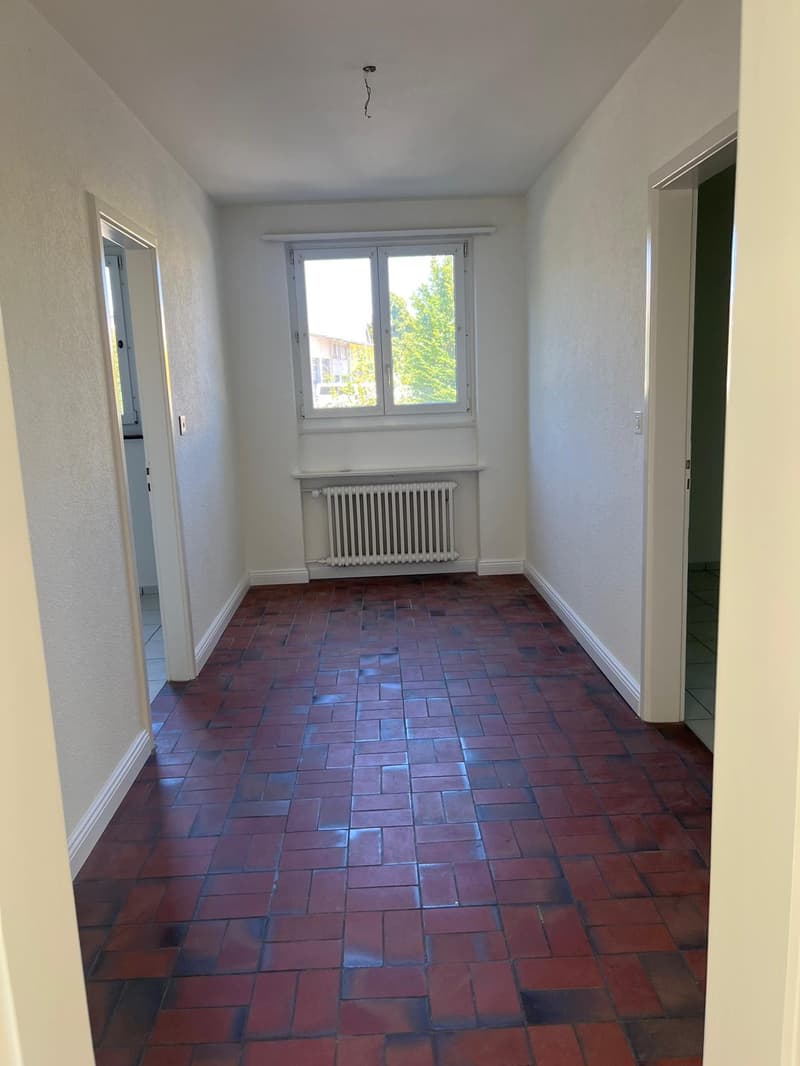 Helle 3.5-Zimmer-Wohnung mit Balkon - neue Küche (6)