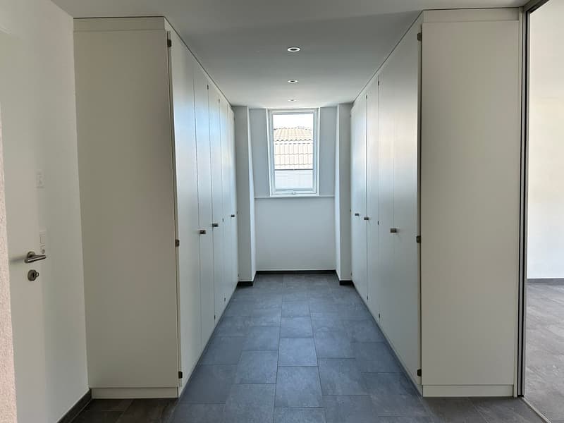 Top moderne 4.5-Zimmer-Dachwohnung mit Blick ins Grüne (18)