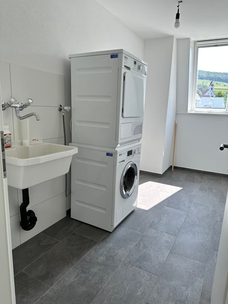 Top moderne 4.5-Zimmer-Dachwohnung mit Blick ins Grüne (23)