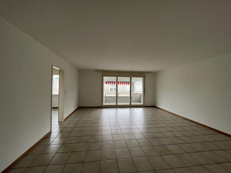 Schöne, grosszügige 3.5 Zimmer Wohnung mit neuer Küche (8)