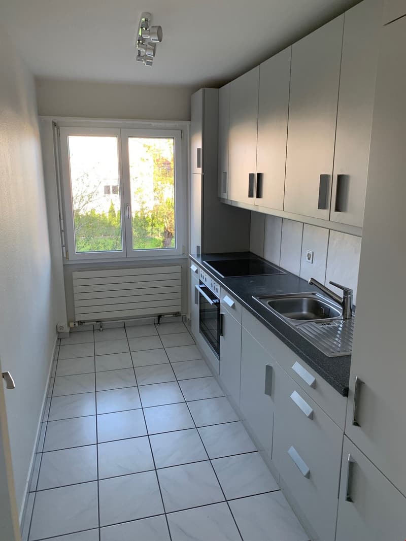Schöne, helle 4 Zimmer Wohnung mit Balkon (4)