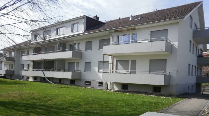 Schöne, helle 4 Zimmer Wohnung mit Balkon (1)