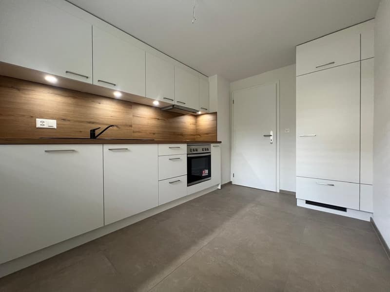 Frisch sanierte, moderne 3 Zimmer Wohnung mit Balkon – sofort verfügbar! (2)