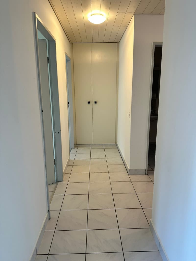 Schöne, helle 4 Zimmer Wohnung mit Balkon (7)