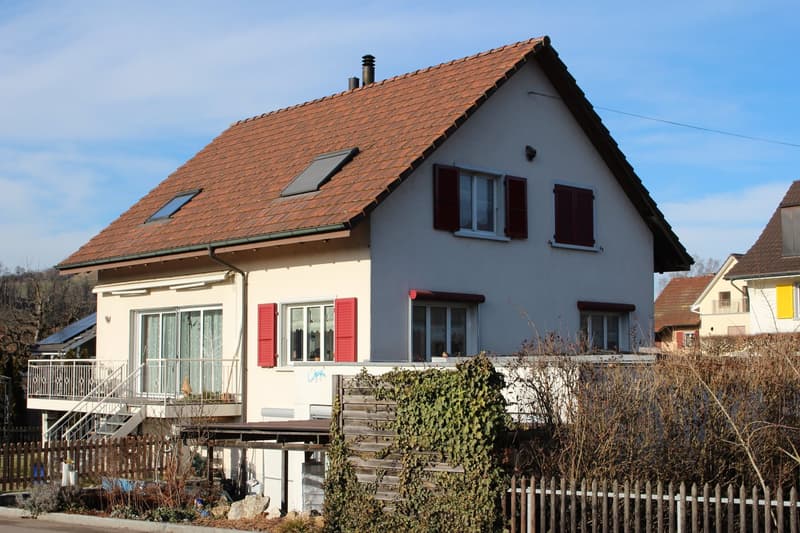 Charming 7.5-room single-family house in a quiet location in Bubendorf (2)