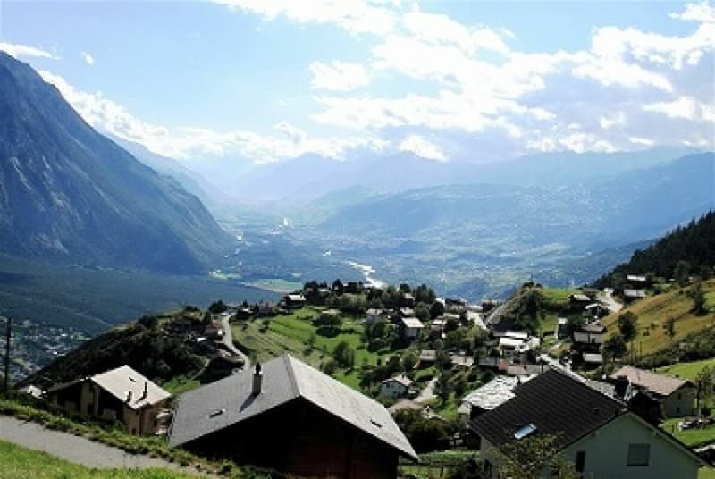 Maison valaisanne ensoleillée avec panorama (34)