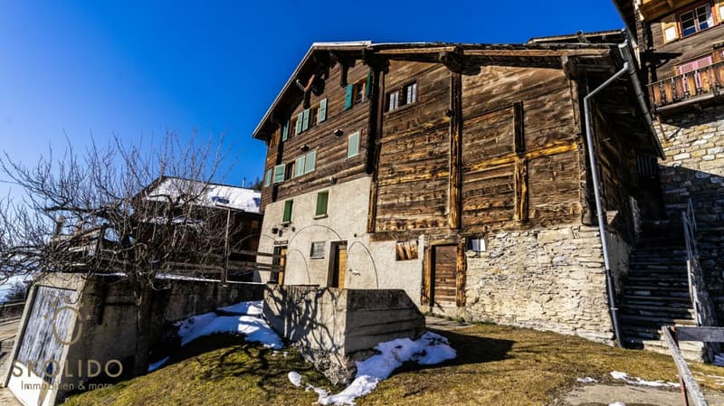 Maison valaisanne ensoleillée avec panorama (17)