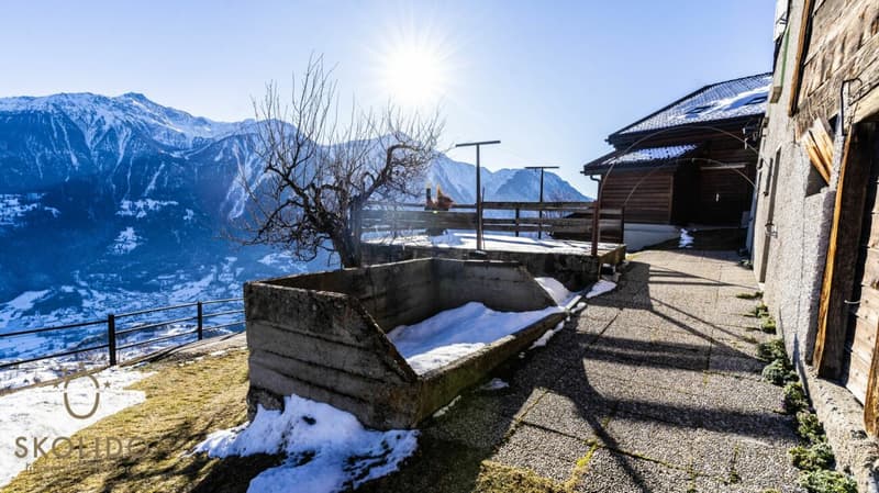 Maison valaisanne ensoleillée avec panorama (31)