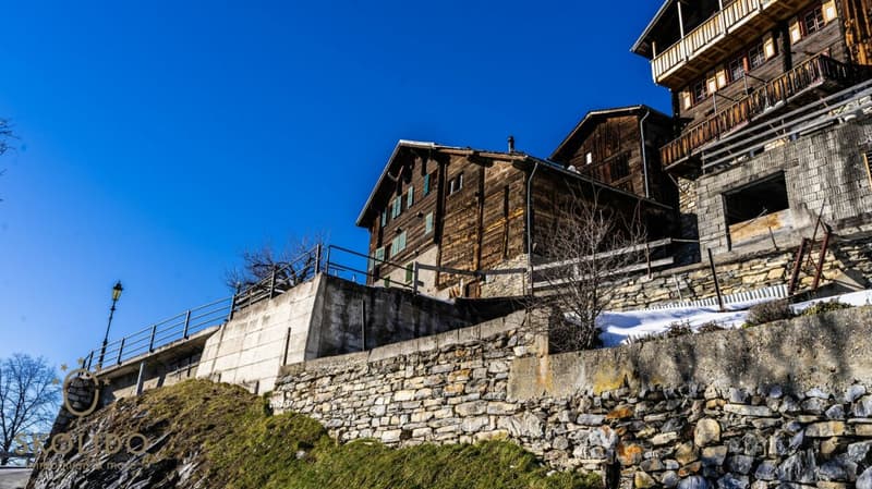 Maison valaisanne ensoleillée avec panorama (21)