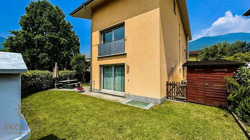 Immeuble résidentiel avec trois appartements de vacances et jardin à ASCONA (59)