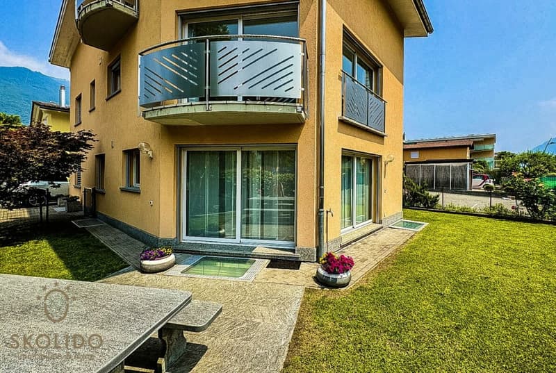 Immeuble résidentiel avec trois appartements de vacances et jardin à ASCONA (61)