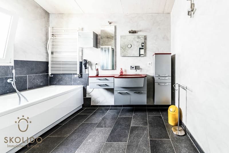 Immeuble résidentiel avec trois appartements de vacances et jardin à ASCONA (45)