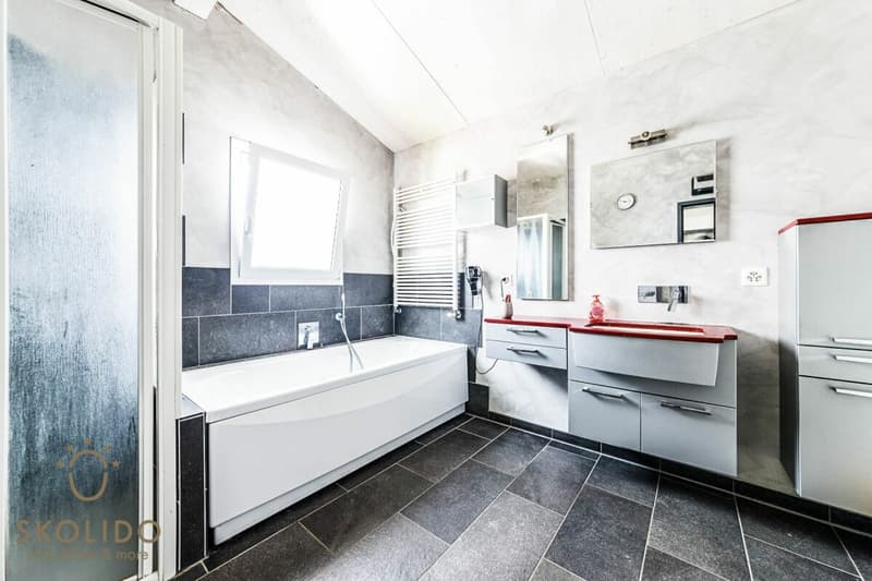 Immeuble résidentiel avec trois appartements de vacances et jardin à ASCONA (46)