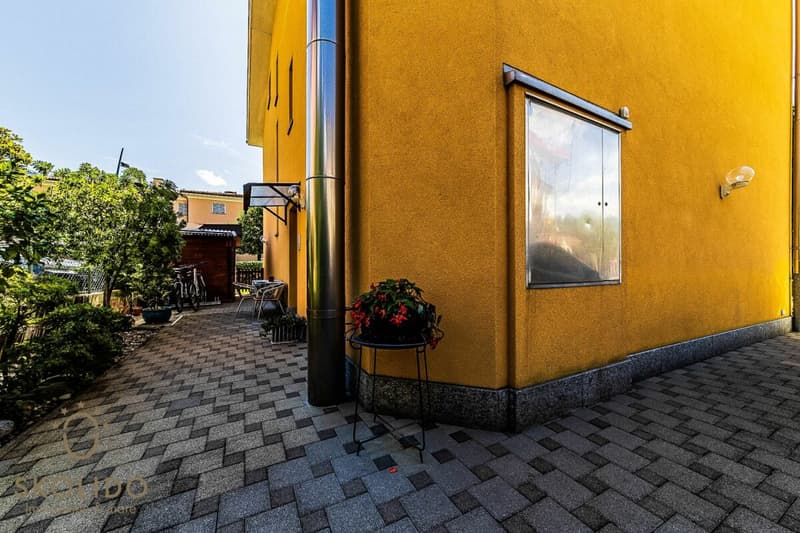 Immeuble résidentiel avec trois appartements de vacances et jardin à ASCONA (50)