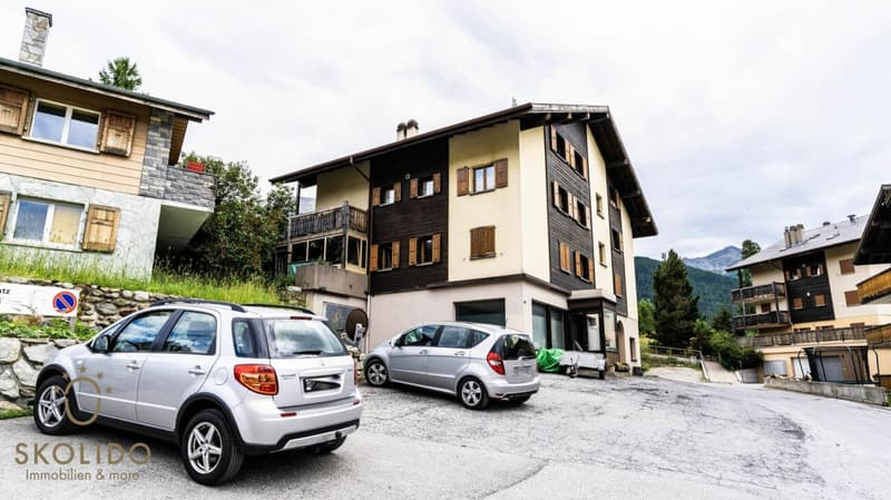 High-quality renovated flat with Alpine charm in a central location (19)