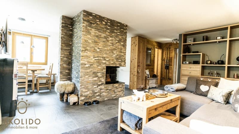High-quality renovated flat with Alpine charm in a central location (4)