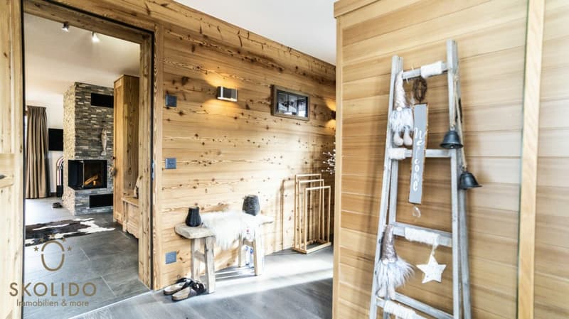 High-quality renovated flat with Alpine charm in a central location (11)