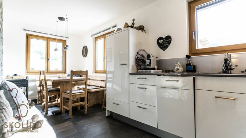 High-quality renovated flat with Alpine charm in a central location (6)