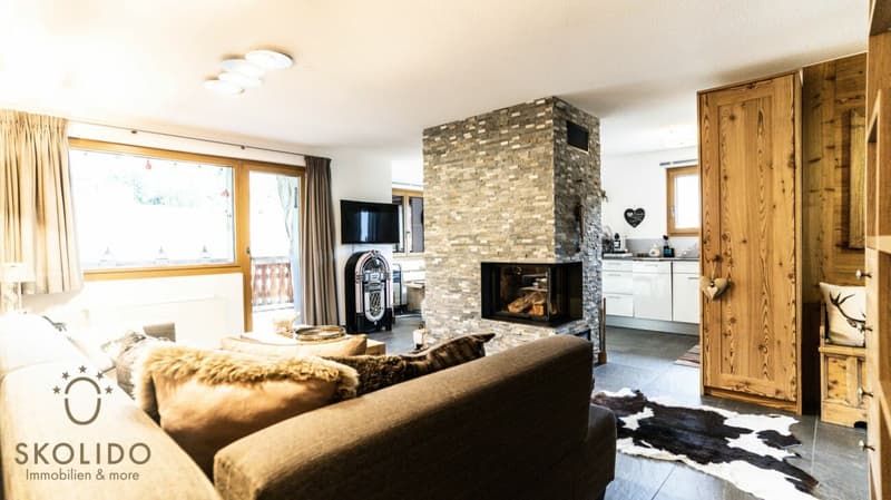 High-quality renovated flat with Alpine charm in a central location (2)