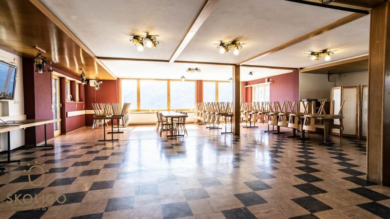 Magasin de village, grand restaurant avec terrasse, appartement en duplex, garages et terrain à bâtir au coeur de Mund (6)