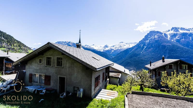 Magasin de village, grand restaurant avec terrasse, appartement en duplex, garages et terrain à bâtir au coeur de Mund (32)