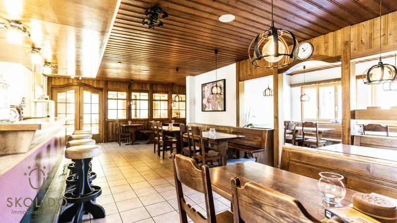 Magasin de village, grand restaurant avec terrasse, appartement en duplex, garages et terrain à bâtir au coeur de Mund (3)