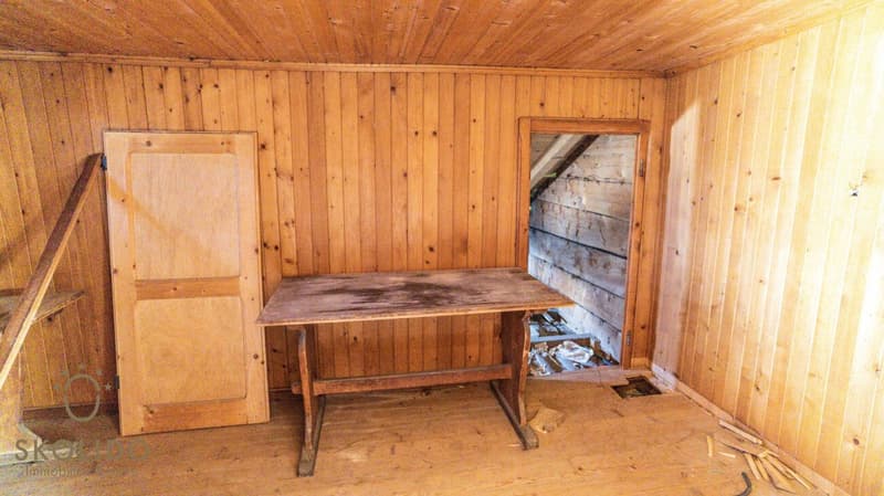 Magasin de village, grand restaurant avec terrasse, appartement en duplex, garages et terrain à bâtir au coeur de Mund (36)