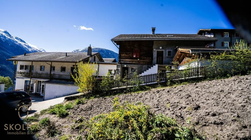Magasin de village, grand restaurant avec terrasse, appartement en duplex, garages et terrain à bâtir au coeur de Mund (21)