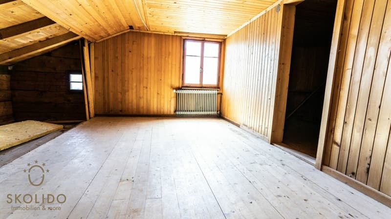 Magasin de village, grand restaurant avec terrasse, appartement en duplex, garages et terrain à bâtir au coeur de Mund (35)