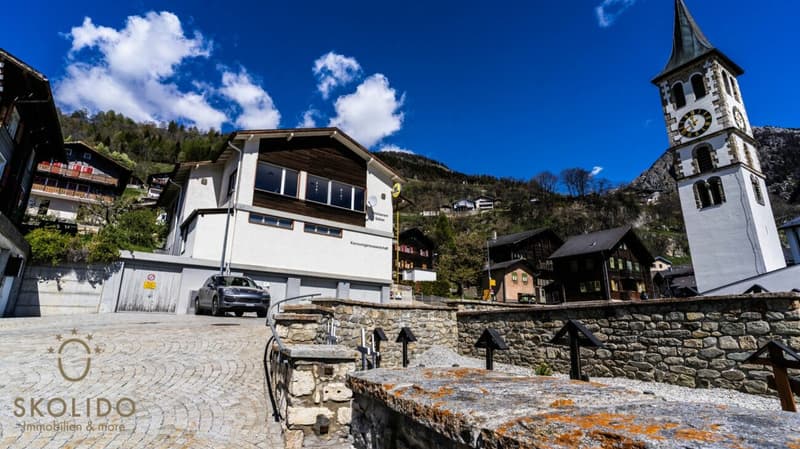 Magasin de village, grand restaurant avec terrasse, appartement en duplex, garages et terrain à bâtir au coeur de Mund (44)