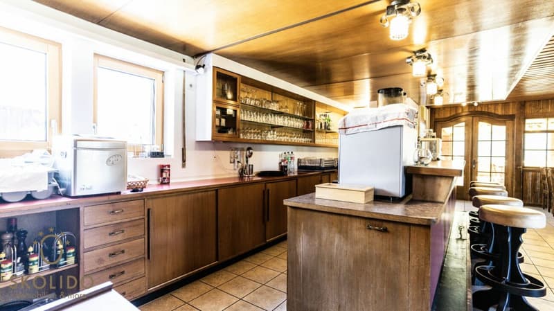 Magasin de village, grand restaurant avec terrasse, appartement en duplex, garages et terrain à bâtir au coeur de Mund (4)