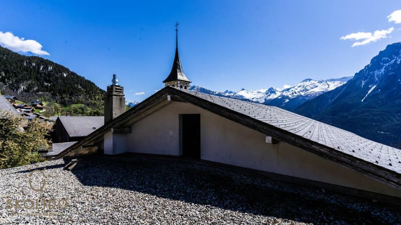Magasin de village, grand restaurant avec terrasse, appartement en duplex, garages et terrain à bâtir au coeur de Mund (40)