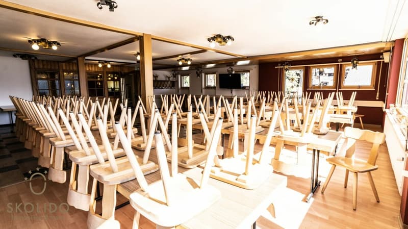 Magasin de village, grand restaurant avec terrasse, appartement en duplex, garages et terrain à bâtir au coeur de Mund (10)