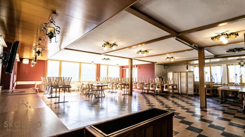 Magasin de village, grand restaurant avec terrasse, appartement en duplex, garages et terrain à bâtir au coeur de Mund (7)