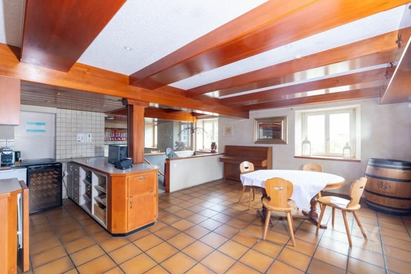 Gasthaus zum Rössli - Historic Inn with Gastronomy, Residential Area, and Wine Cellar (3)