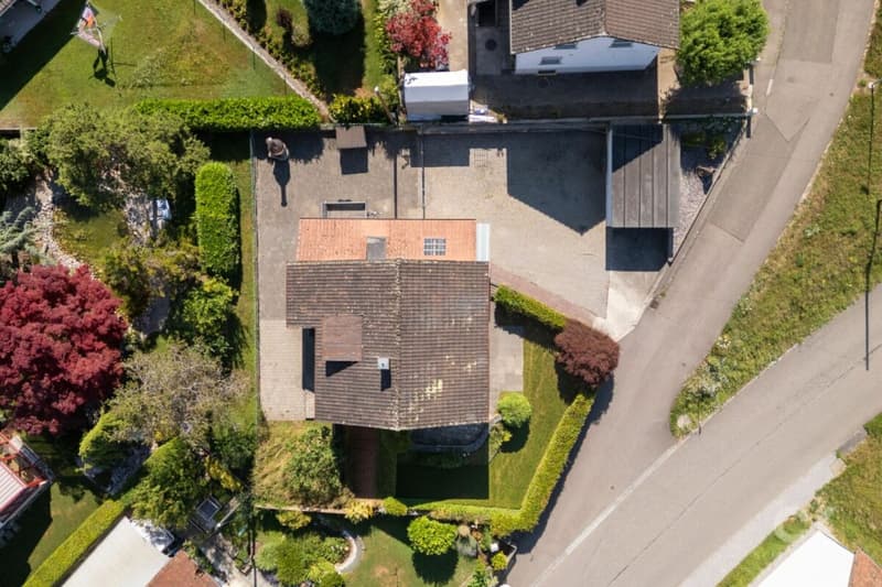Charmantes Zuhause mit grossem Garten und viel Potenzial (2)