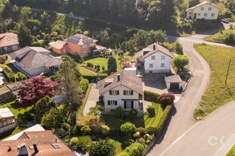 Charmantes Zuhause mit grossem Garten und viel Potenzial (4)