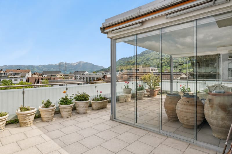 Grosse Dachterrasse mit Fernsicht