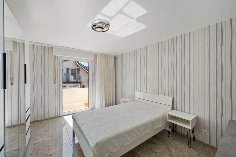 Schlafzimmerbeispiel mit Zugang Balkon