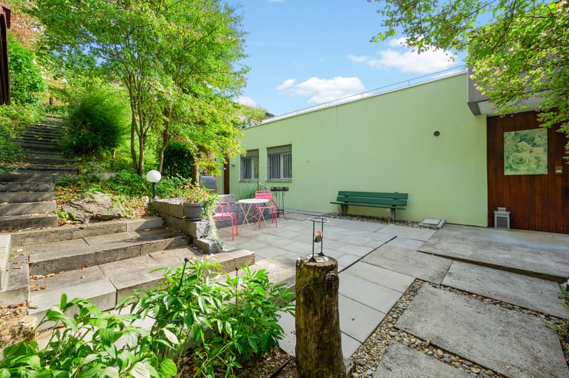 Gartenbereich mit Eingangsbereich