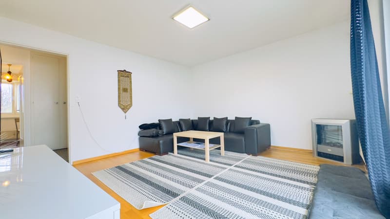 Renovierte 2.5 Zimmer Wohnung in Bülach (2)