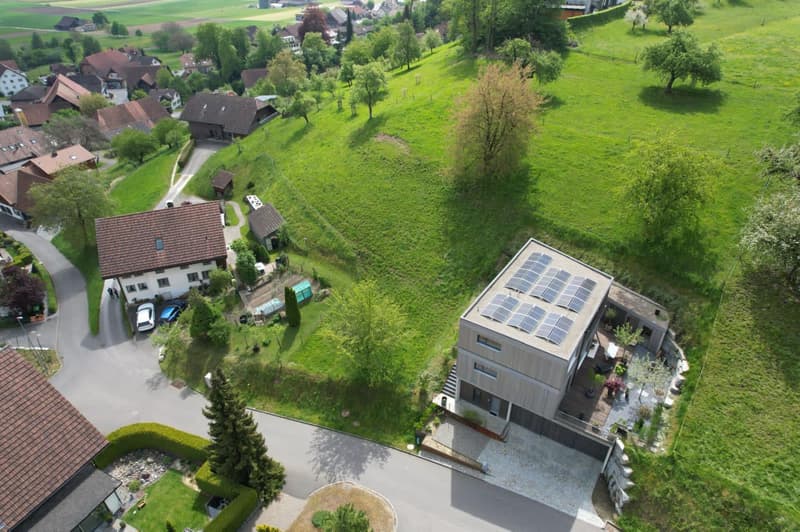 Building land in a quiet location (3)